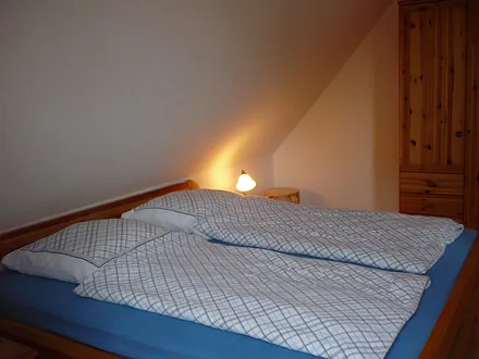 Schlafzimmer mit Doppelbett