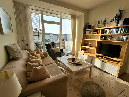 Wohnzimmer mit gemütlichen Sitzmöbeln 