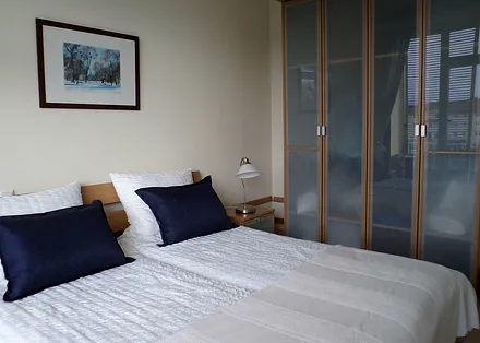 .... und  Kleiderschrank , rechts