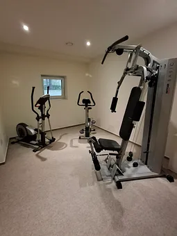 Fitnessgeräte im Wellnessbereich