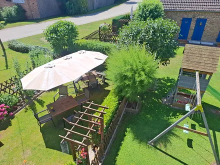 Gartenansicht aus dem Wohnzimmerfenster