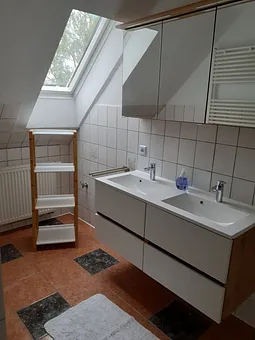 und Doppelwaschtisch