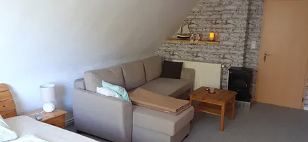  Eckcouch im Wohnzimmer, die auch als Aufbettung genutzt werden kann.