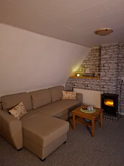  Eckcouch im Wohnzimmer, die auch als Aufbettung genutzt werden kann.
