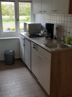  Küche mit Mikrowelle incl. Backofenfunktion