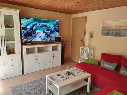 Fernsehecke mit Smart TV 65 Zoll