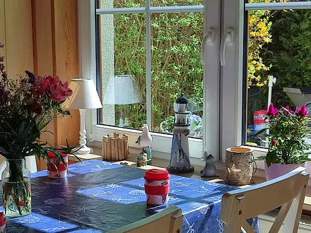 Gemütliche Essecke am Fenster !