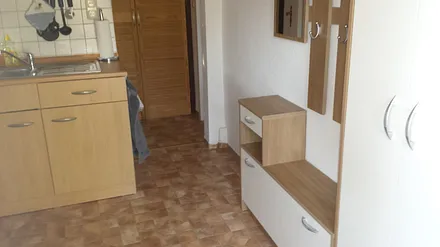 Rechts Garderobe /Blick zur Küche