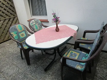 Terrasse (Fenster Schlafzimmer)