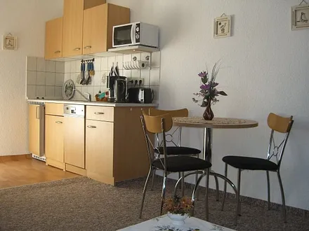 Küche mit  Esstisch