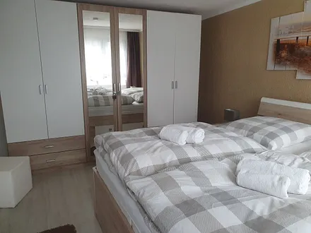 Schlafzimmer mit Doppelbett 180 x 200 m