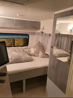 Wohnwagen Übernachtungsmöglichkeit für max 2 KinderSat TV + DVD