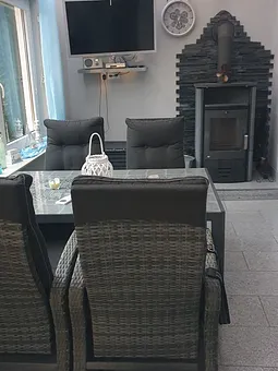 Terrasse /Wintergarten mit  Kamin und Sat-TV  18 m ² groß Münzwaschmaschine vorhanden