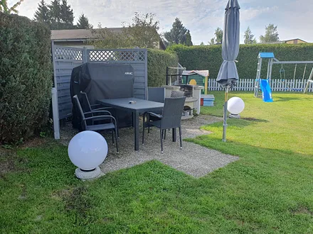 485 ² großes Grundstück mit eingezäunten großen Garten mit Strandkorb, Grill,Schaukel, Sandkasten, Basketballnetz,Spielhaus,Trampolin