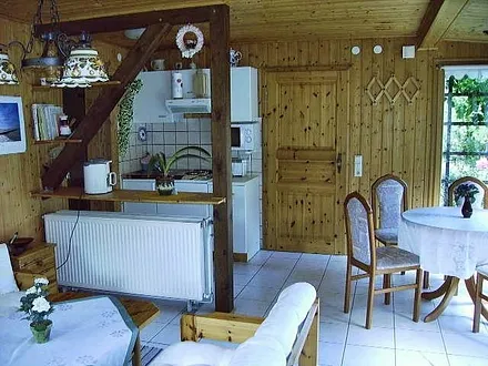 Wohnraum mit Küchenzeile