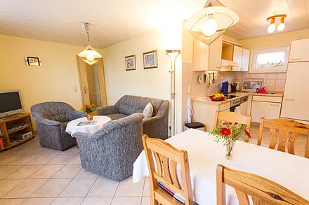 Wohnzimmer mit Küche