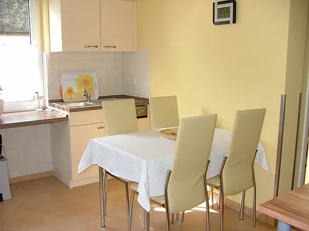 Küche mit Eßbereich