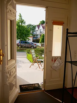 Blick aus dem Flur auf die Terrasse