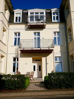 Terrasse mit Wohnungseingang