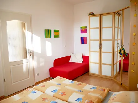  Einzelbett im Schlafzimmer