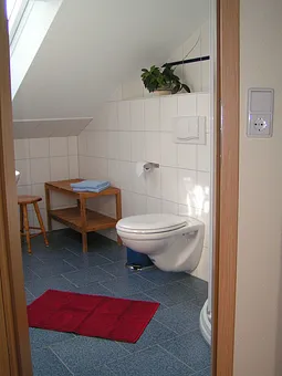 Bad mit Dusche im Obergeschoss