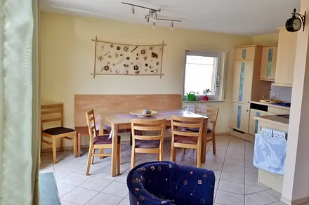 ...der Esstisch ist auf 2,40 Meter erweiterbar...