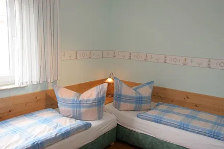 2. Schlafzimmer im UG, die Betten lassen sich auch als Doppelbett aufstellen