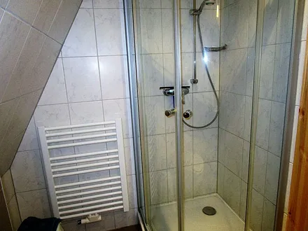 Bad mit WC und Dusche