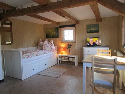 Kinderzimmer mit 2 IKEA Betten zum ausziehen