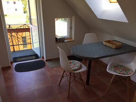 Küche mit Blick in den Garten.........