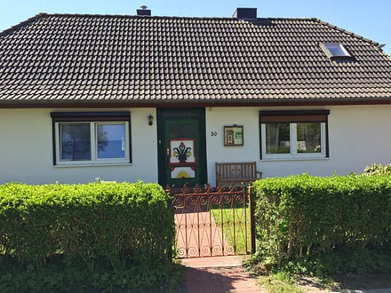 Eingang mit alter Darsser Tür