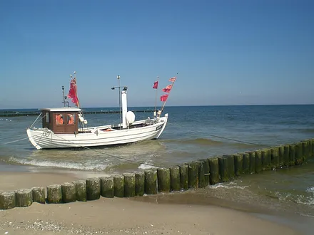 Fischkutter am Strand von Koserow