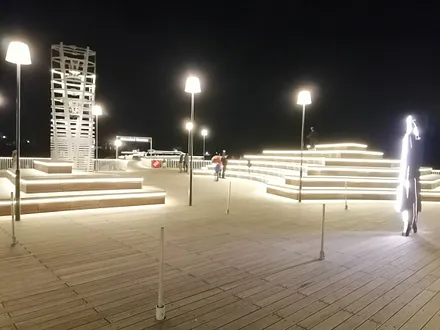 Seebrücke bei Nacht