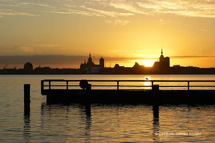 Ansicht der Hansestadt Stralsund am Abend