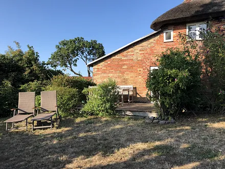 Gartenansicht mit Blick auf die Terrasse