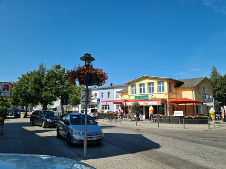 Kino und Pizzeria unweit der Wohnanlage