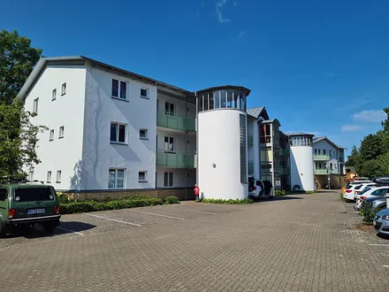 Parkplätze vor dem Haus