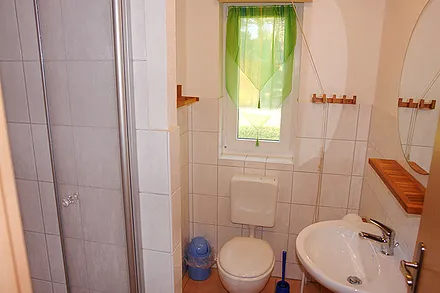 Tageslicht-Bad mit Dusche