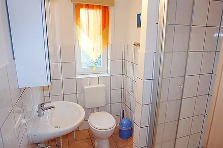 Tageslicht-Bad mit Dusche