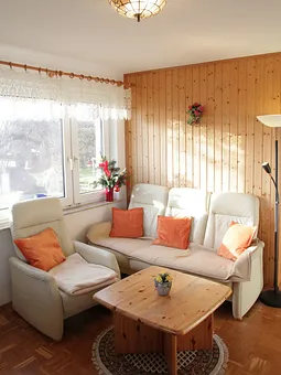 Wohnzimmer mit Sitzecke