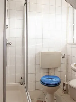 Bad mit WC und Dusche