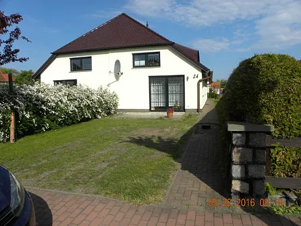 Haus Vorder-und Seitenansicht