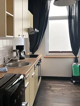 die vollausgestattete Küche....