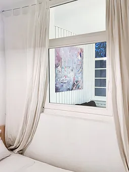 ... kleines Schlafzimmer mit einem 160x200 Bett. Durch das Fenster halten Kinder zu den Eltern den Kontakt...