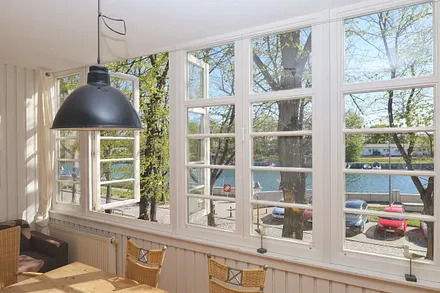 Die Veranda mit Blick auf das Kreuzfahrtterminal und den Alten Stom... 