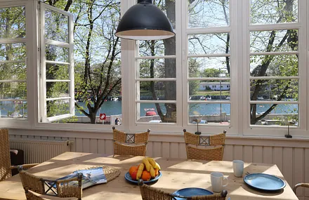 Die Veranda mit Blick auf das Kreuzfahrtterminal und den Alten Stom...