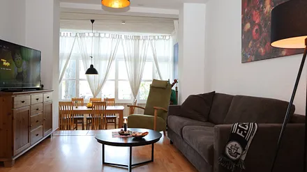 ... auch vom Sofa schaut man Richtung Wasser...