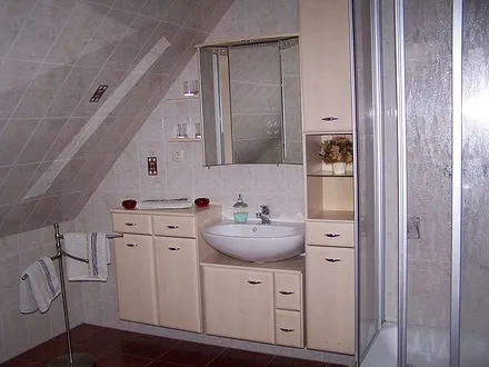 Teilansicht des Duschbades