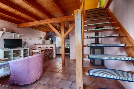 Treppe vom Wohnbereich in den Schlafbereich