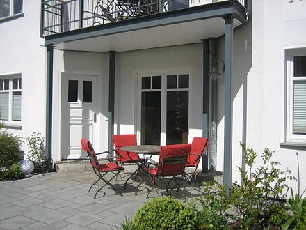 Wohnungseingang mit Sitzbereich